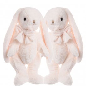 Gosedjur-cremefärgad-kanin-med-långa-öron