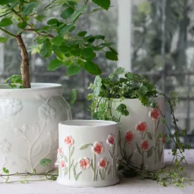 Krukor Poppy med blommönster på ett bord – Wikholm Form