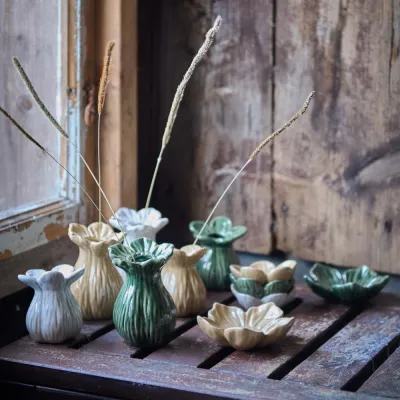 Vase Ingrid in off-white porcelain – small vase in two sizes | Wikholm Form