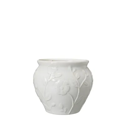Pot Eliza white porcelain with relief pattern – Wikholm Form