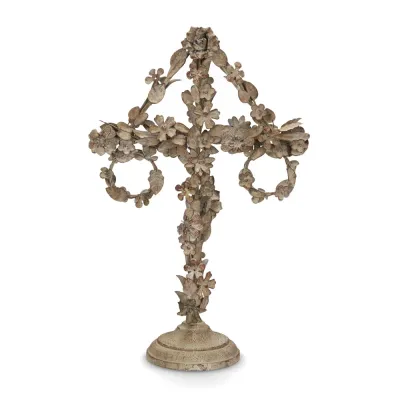 Midsummer pole Floral Beige 42 cm in antique beige metal with detailed flowers and leaves.