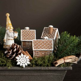 gingerbread-house-set-with-stick