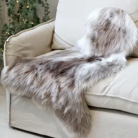 fäll-i-konstskinn-grå-och-vit-från-chic-antique