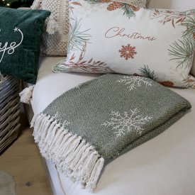 pläd-aix-olivgrön-med-snöflingor-från-chic-antique