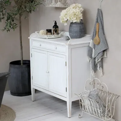 Skåp med två dörrar, Antikvit - Chic Antique