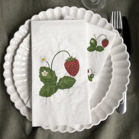 paper-napkin-in-white-with-strawberry-print