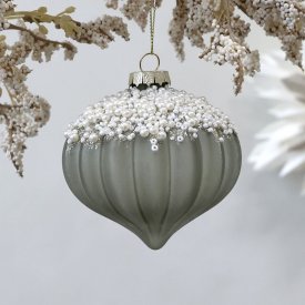 bauble-drop-in-verte-decorated-with-white-pearls-at-the-top