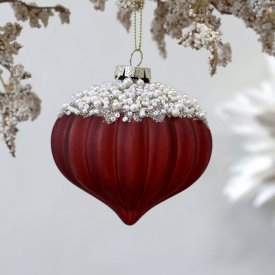 bauble-drop-in-bordeaux-decorated-with-white-pearls-at-the-top
