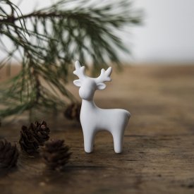 decoration-standing-reindeer-matt-white-ceramics