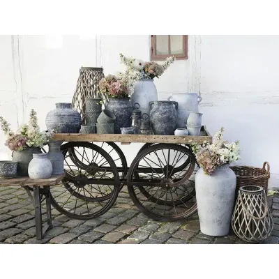 Gammal vagn med cykelhjul - Chic Antique