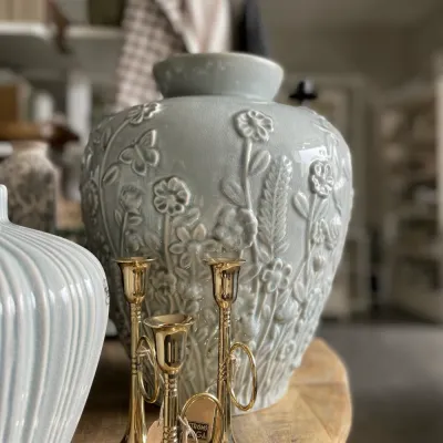 stor-vas-odonata-i-keramik-med-ljusblå-glasering