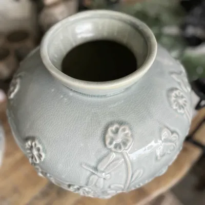 stor-vas-odonata-i-keramik-med-ljusblå-glasering