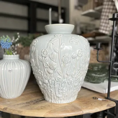 stor-vas-odonata-i-keramik-med-ljusblå-glasering