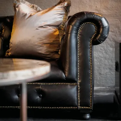 soffa-kensington-2,5-sits-leather-fudge-från-Artwood