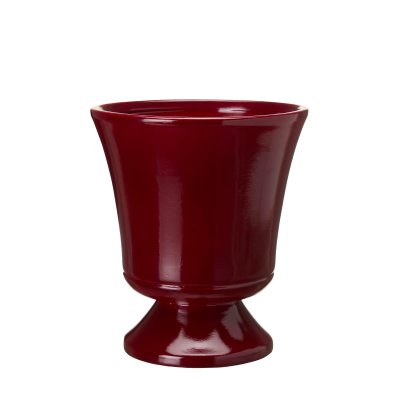 Kruka med fot Meryl Röd i högblank glaserad keramik formad som en elegant pokalkruka från Wikholm Form.