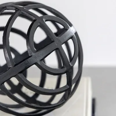 ball-decoration-in-black-aluminum