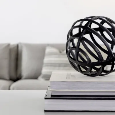 ball-decoration-in-black-aluminum
