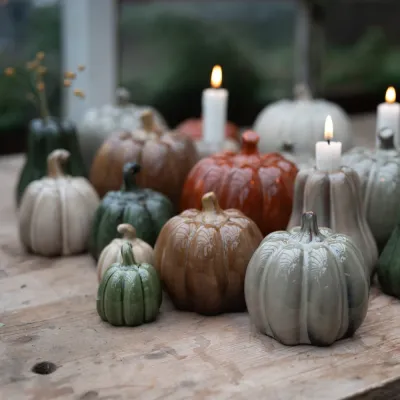 mini-pumpor-i-beige-porslin-samlingsbild-i-miljö