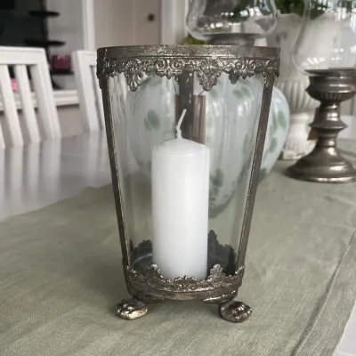 ljuslykta-markiz-på-tassar-i-glas-och-champagnefärgad-metall