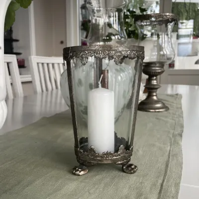 ljuslykta-markiz-på-tassar-i-glas-och-champagnefärgad-metall