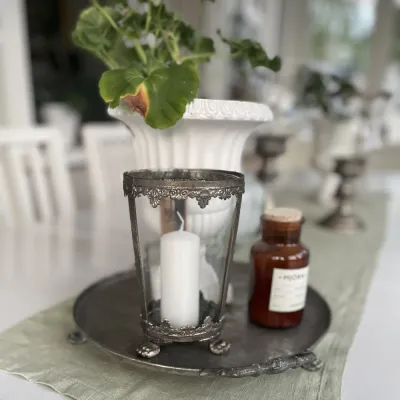 ljuslykta-markiz-på-tassar-i-glas-och-champagnefärgad-metall