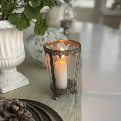 ljuslykta-markiz-på-tassar-i-glas-och-champagnefärgad-metall