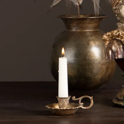 kammarljusstake-guldfärgad-från-alotdecoration