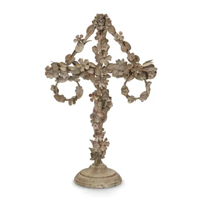 Midsommarstång Floral Beige 42 cm i antikbeige metall med detaljrika blommor och blad.