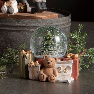 snowglobe-with-teddybear-tree-and-gifts