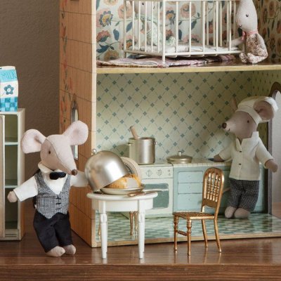 golden-chair-for-mailegs-mice