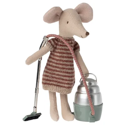 vacuum-cleaner-for-the-mice-from-maileg