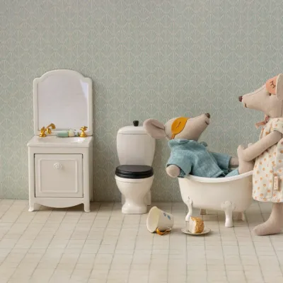 badrumskommod-med-spegel-till-mössen-offwhite-från-maileg