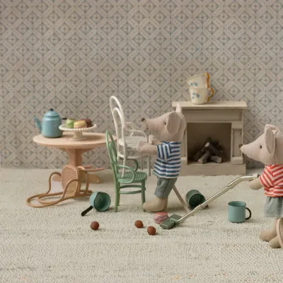 stol-i-offwhite-metall-till-maileg's-möss