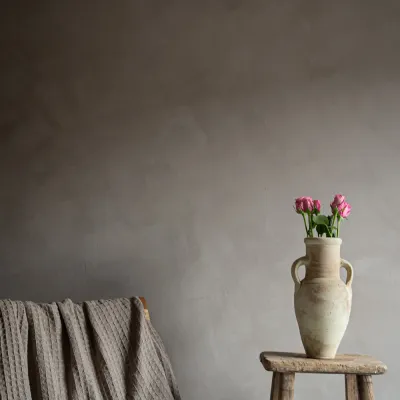 handmålat-färgprov-för-taupe-från-kalklitir