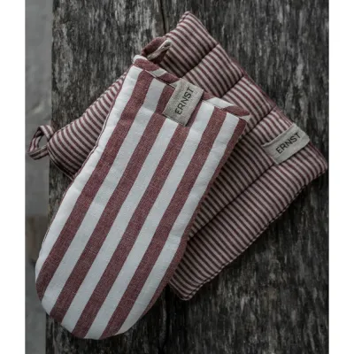 randiga-kökstextilier-i-beige-och-rött-från-Ernst