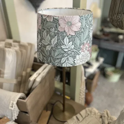 base-tablelamp-with-shade-dahlia-garden-green