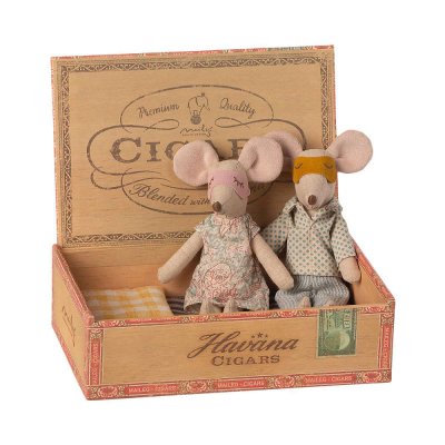 mice-mum-dad-in-cigarbox-maileg