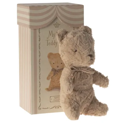 my-first-teddy-in-powder-gift-box-from-maileg