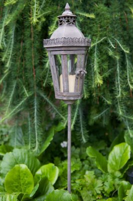 lantern-garden-grayish-brown