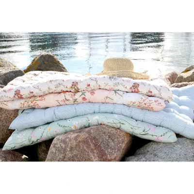 sittdyna-rosa-botten-med-blommor