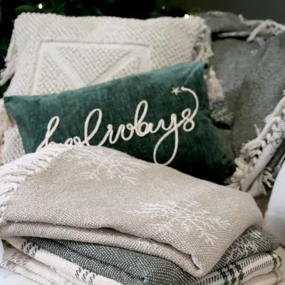 pläd-aix-latte-med-snöflingor-från-chic-antique