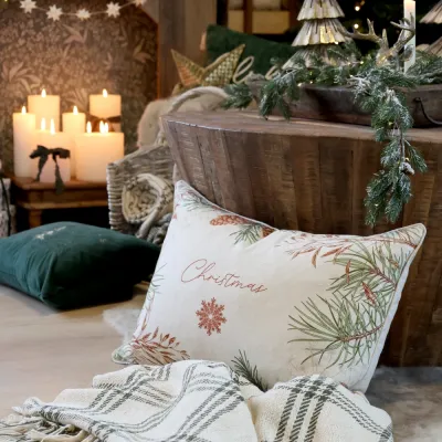 kuddfodral-aix-christmas-med-grankvistar-lin-från-chic-antique