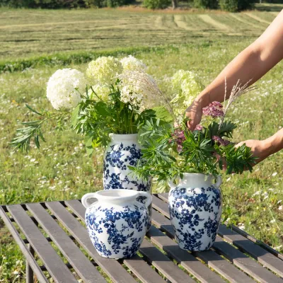 vit-och-blå-vas-med-öra-hög