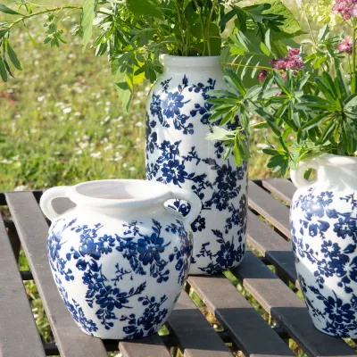 vit-och-blå-vas-med-öra-låg