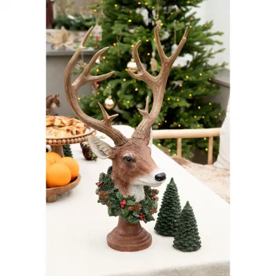 deer-bust-with-xmas-wreath-from-A-Lot-Decoration