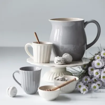 mynte-mugg-med-handtag-i-färgen-french-grey