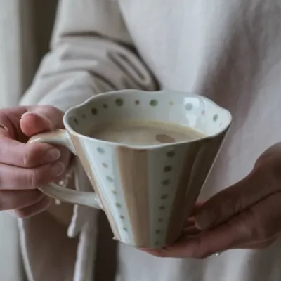 mugg-feelgood-randig-och-prickig-grön-och-ljusbrun