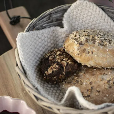 brödkorg-i-flätad-pil-small