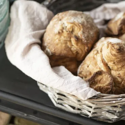 brödkorg-i-flätad-pil-small