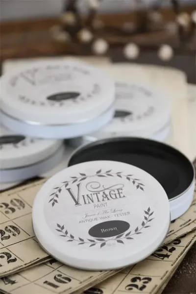 Brown furniture wax from Vintage Paint for chalk paint, cans in sizes 35 grams and 300 ml.